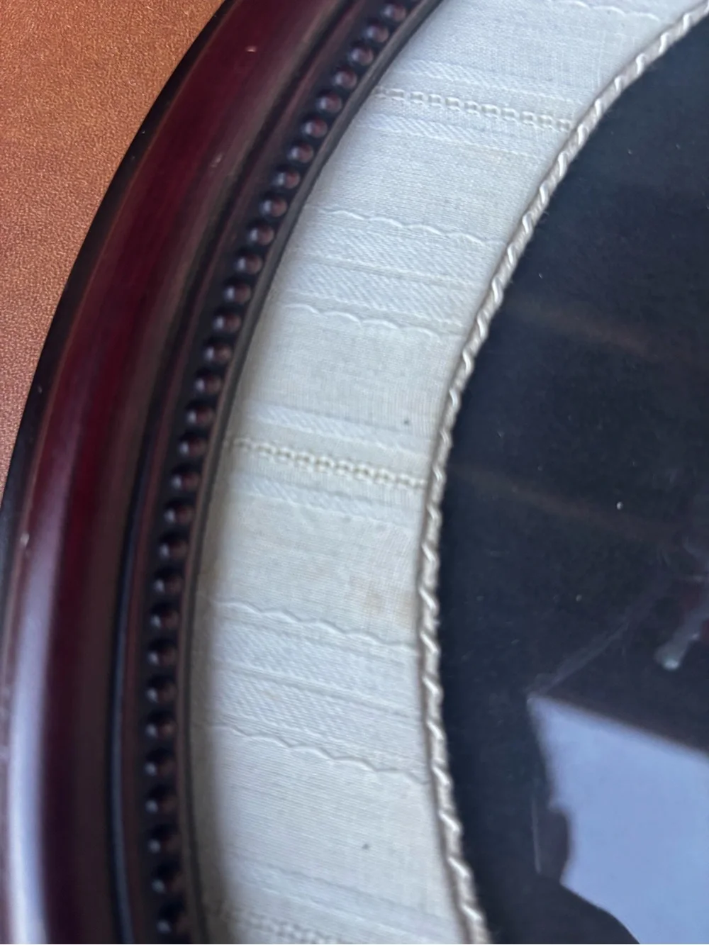 Pair of Oval Mahogany Picture Frames with Linen Mat - vintage 8x10 - Picture 3 of 8